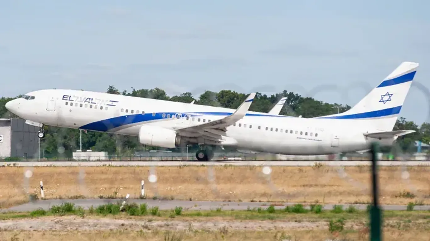 Ein Flugzeug im Abflug (Symbolbild): Die Jugendlichen waren zu einem Austausch nach Aschkelon gereist – nur 13 Kilometer von der nördlichen Grenze zu Gaza entfernt.