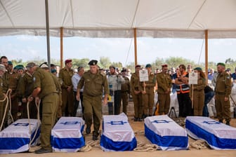 Beerdigung der Familie Kutz in der israelischen Stadt Gan Yavne.