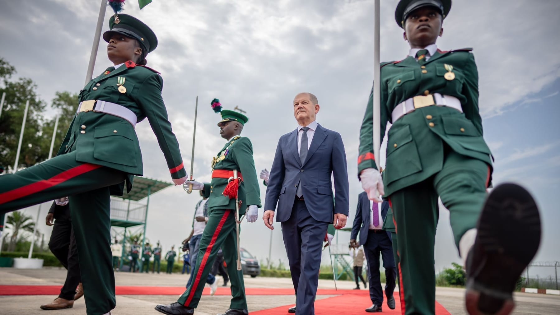 Scholz sucht Hilfe, doch Nigeria hat andere Probleme