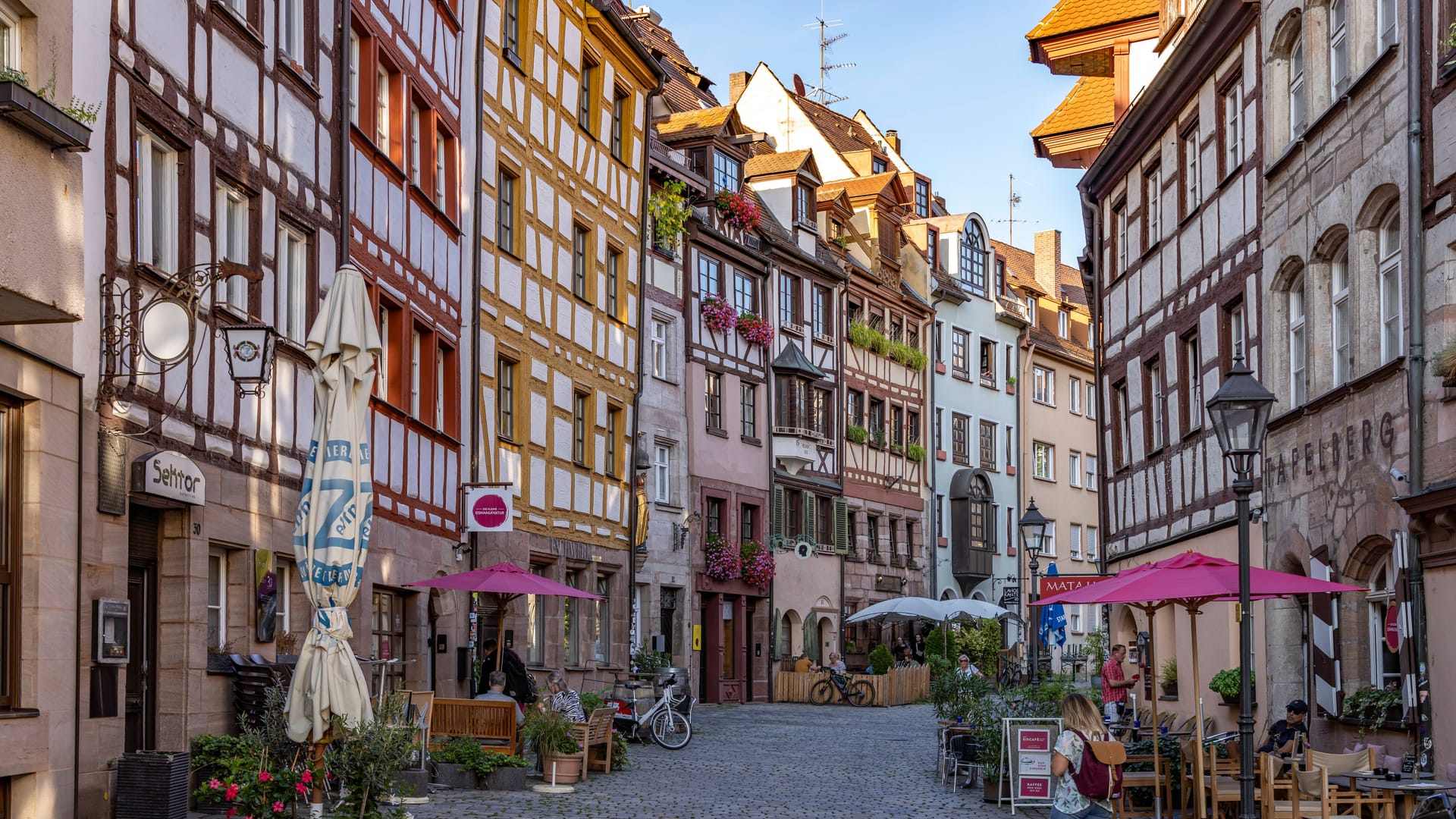 Die Weißgerbergasse mit ihren historischen Fachwerkhäusern im Sommer: Wenn hier im Winter kein Weihnachtsfeeling aufkommt, wo dann?