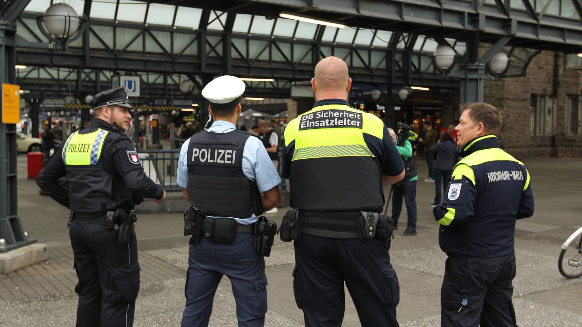 Hauptbahnhof Hamburg (Symbolbild): Künftig soll die Polizei auch über eine App alarmiert werden können.