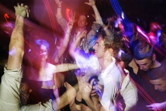 Party in einem Berliner Nachtclub (Symbolbild): Im Anschluss zu den Dreharbeiten soll es eine Aftershowparty mit geheimen DJs geben.