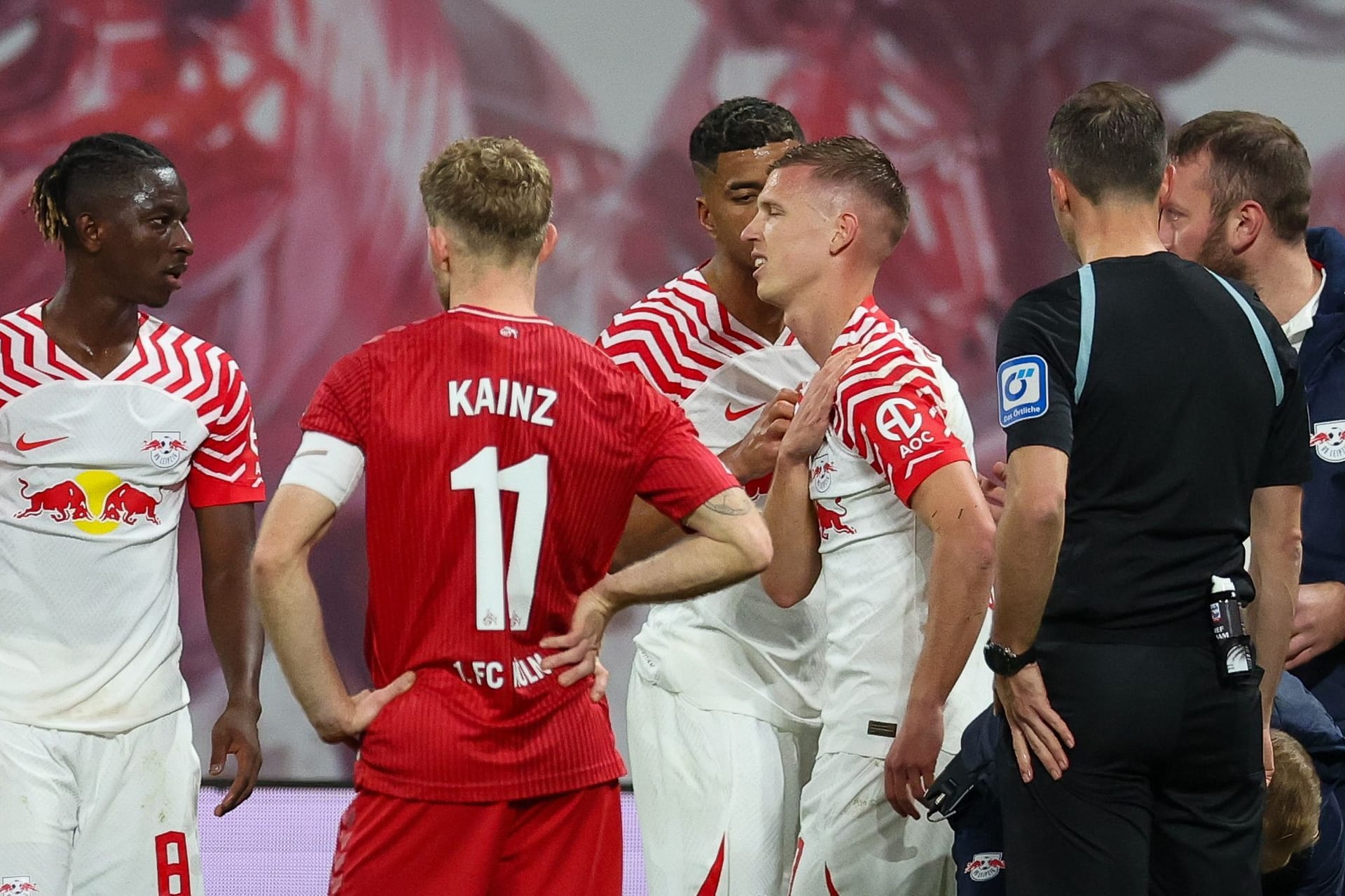 Dani Olmo (4. v.l.n.r)