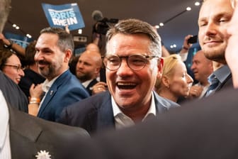 Boris Rhein auf der Wahlparty am Sonntagabend: Er zieht über sein Frankfurter Direktmandat in den Landtag.
