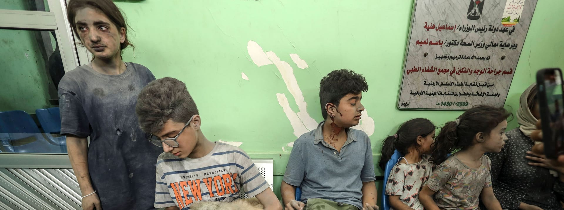 Verletzte Kinder warten auf Behandlung: Die humanitäre Situation in Gaza ist dramatisch.