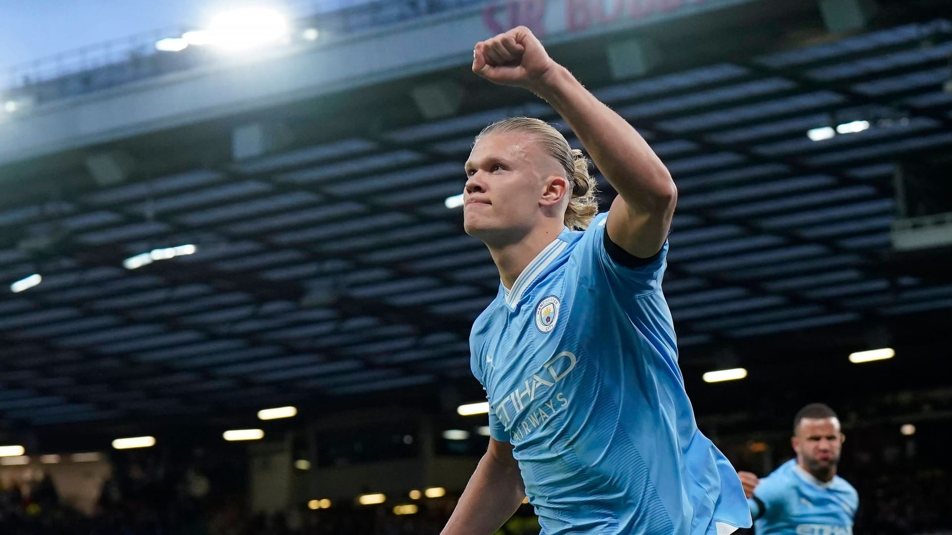 Erling Haaland jubelt: Er schoss Manchester City zum Derby-Sieg. Erling Haaland jubelt: Er schoss Manchester City zum Derby-Sieg.