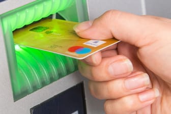Karte und Geldautomat
