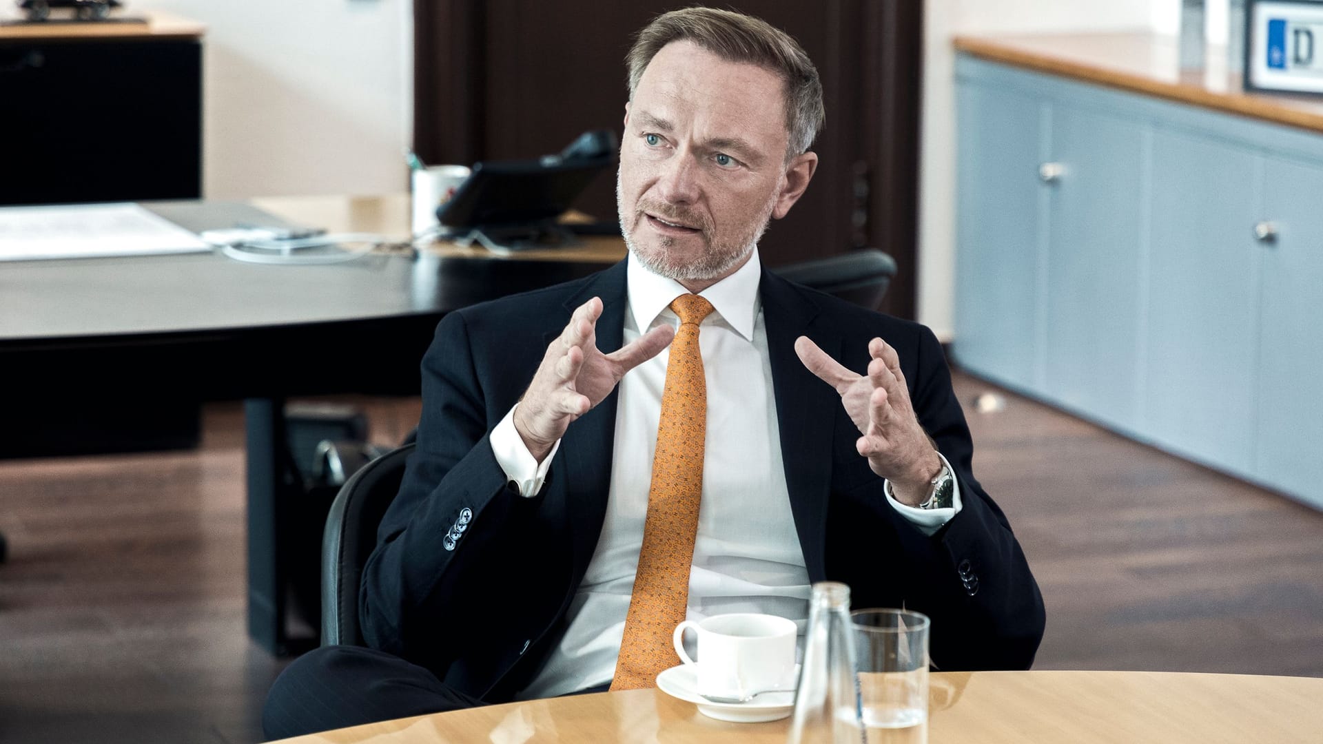 Lindner beim Interview: "Nennen wir es oppositionelles Bodenturnen"