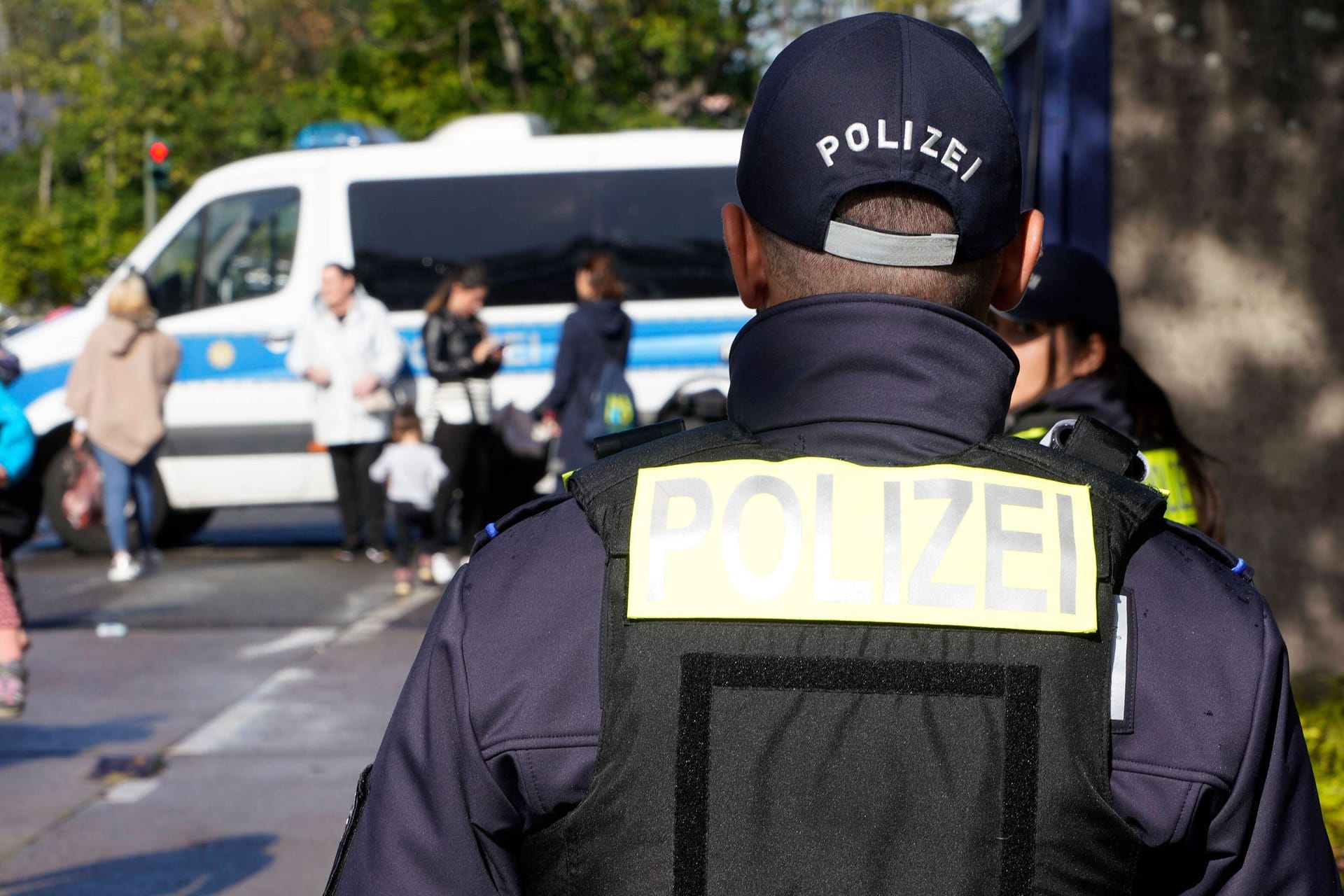 Polizist (Symbolbild): Der Tatverdächtige ließ sich widerstandslos festnehmen.