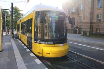 Zug der Tram-Linie M10 in Berlin (Symbolbild): Zug der Tram-Linie M10 in Berlin (Symbolbild):
