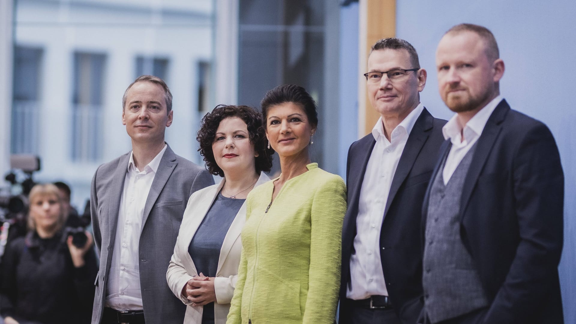 Sahra Wagenknecht (m) und rechts von ihr Ralph Suikat: Der Millionär unterstützt die ehemalige Linken-Politikerin.