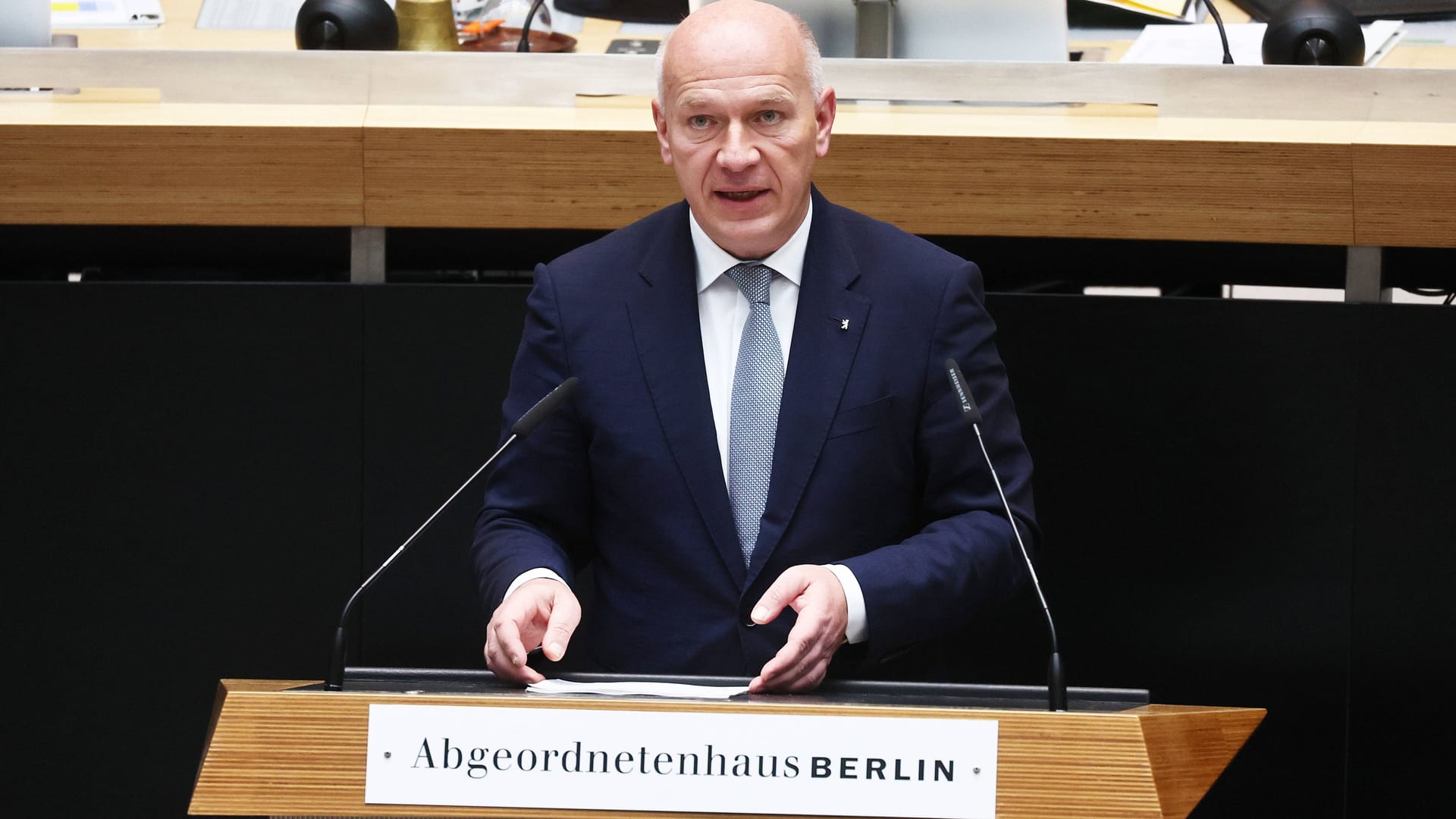 Berlins Bürgermeister Kai Wegner bei der Regierungserklärung: Judenhass auf den Straßen Berlins sei eine Schande.