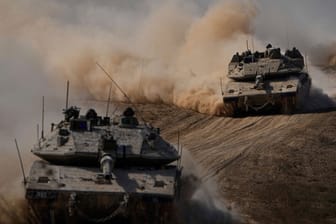 Israelische Panzer nahe des Gazastreifens: Welche Folgen hat die bevorstehende Offensive auf das Westjordanland?