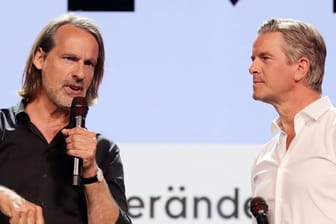 Richard David Precht und Markus Lanz bei einem Festival in Hamburg (Archivfoto): Der Podcast der beiden steht in der Kritik.