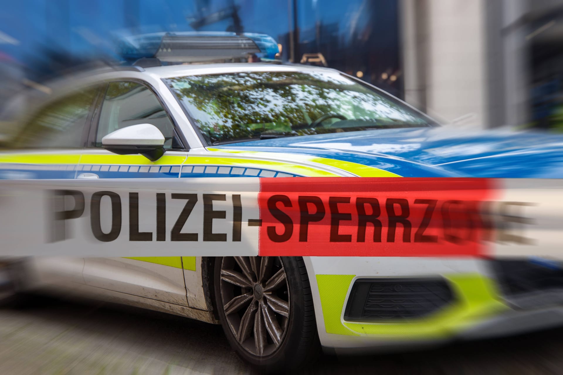 Eine Absperrung der Polizei (Symbolbild): Die Schulen wurden geräumt.