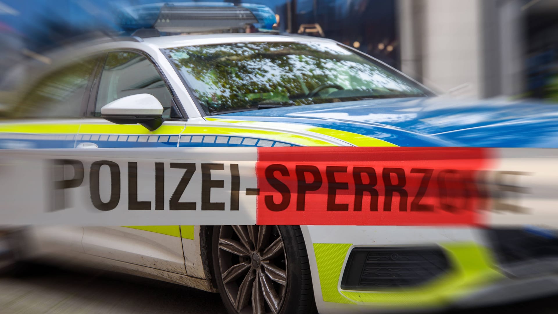 Eine Absperrung der Polizei (Symbolbild): Die Schulen wurden geräumt.