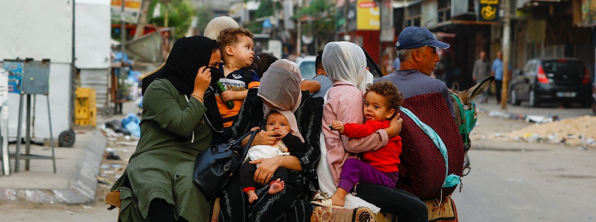 Palästinenser in Khan Younis: Sie fliehen vor dem israelischen Beschuss.