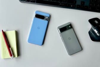Das Google Pixel 8 Pro (links) und das Pixel 8: Diese Smartphones können Erstaunliches.