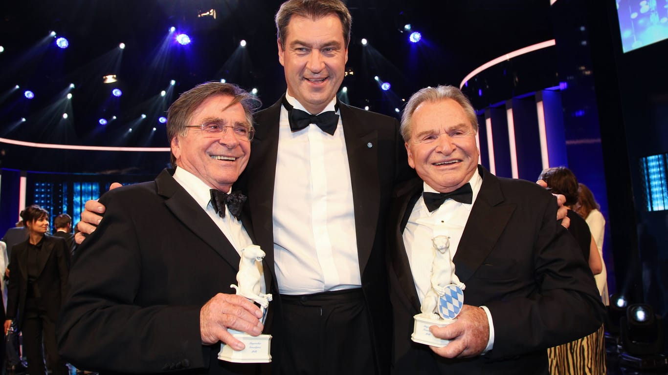 Markus Söder 2019 mit den Brüdern Elmar und Fritz Wepper: Damals bekamen die beiden den Bayerischen Fernsehpreis für ihr Lebenswerk.