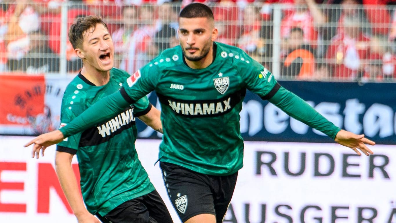 Angelo Stiller (li.) und Deniz Undav freuen sich über das 3:0 des VfB bei Union.