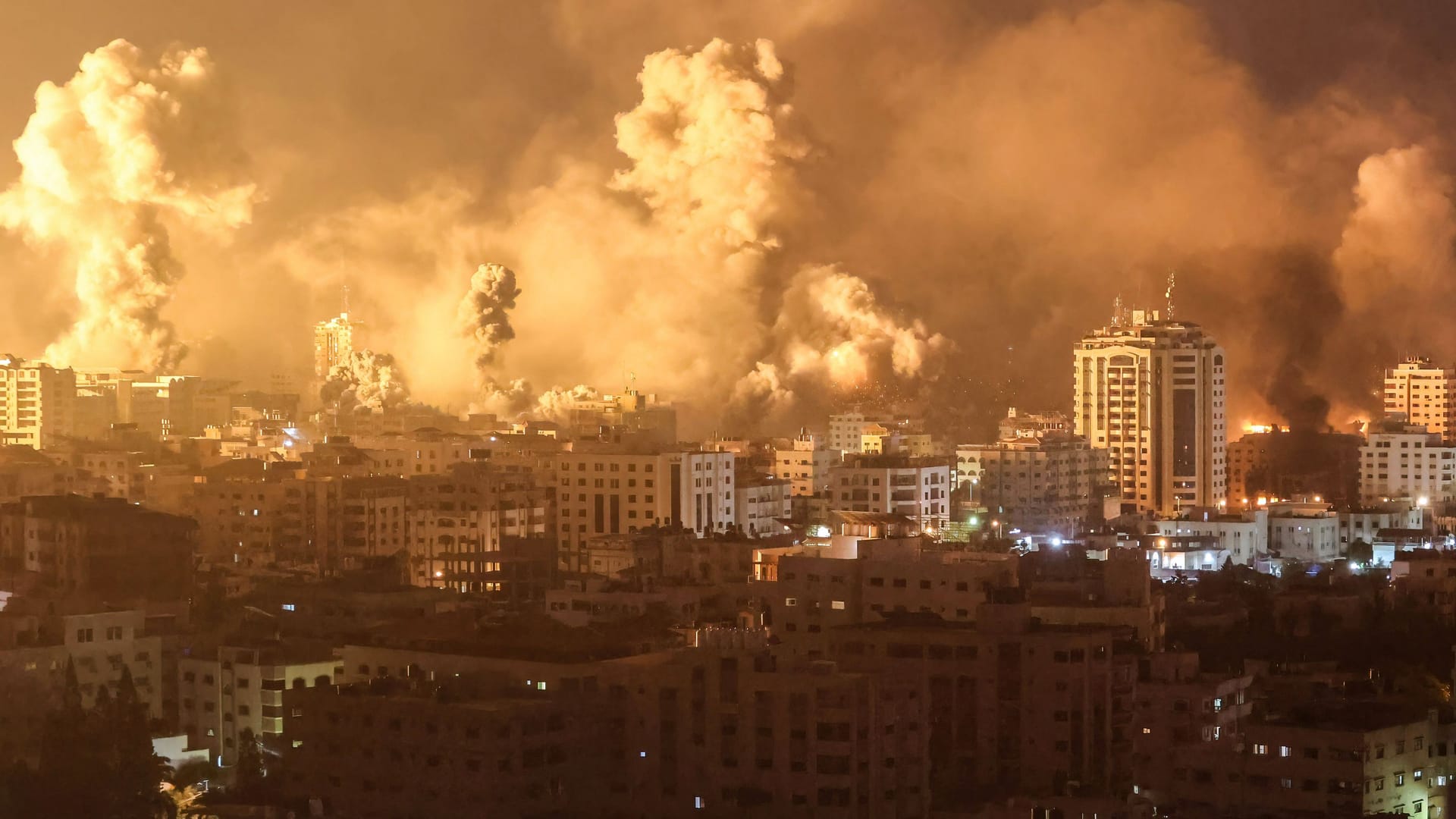 Gazastreifen unter Raketenbeschuss: Die israelische Armee hat den Zugang zum Gebiet vollständig abgeriegelt.