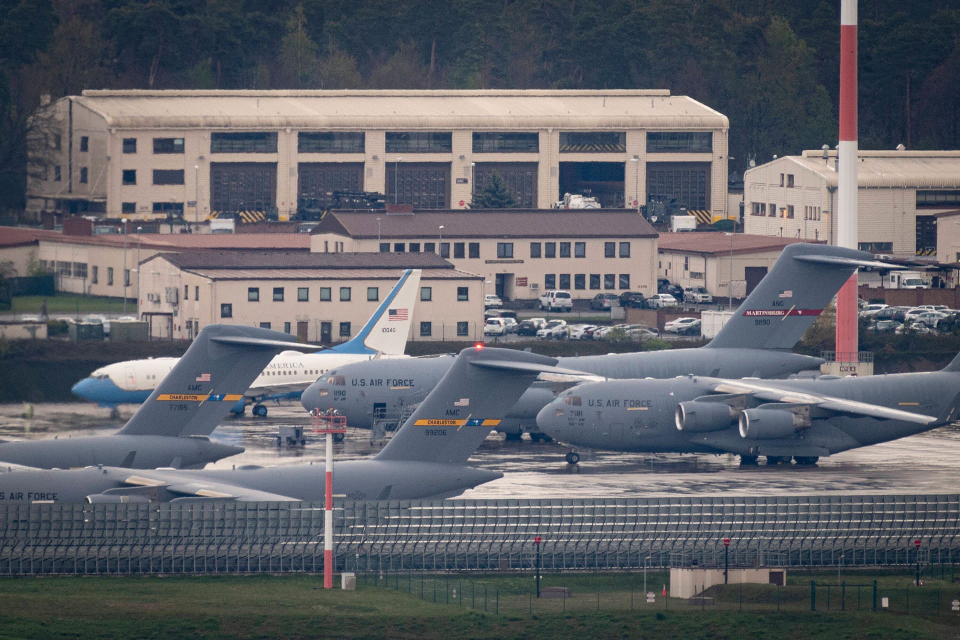 US-Flugzeuge in Ramstein: Der Flugplatz ist eines der wichtigsten Drehkreuze für amerikanische Fracht- und Truppentransporte (Archivfoto).