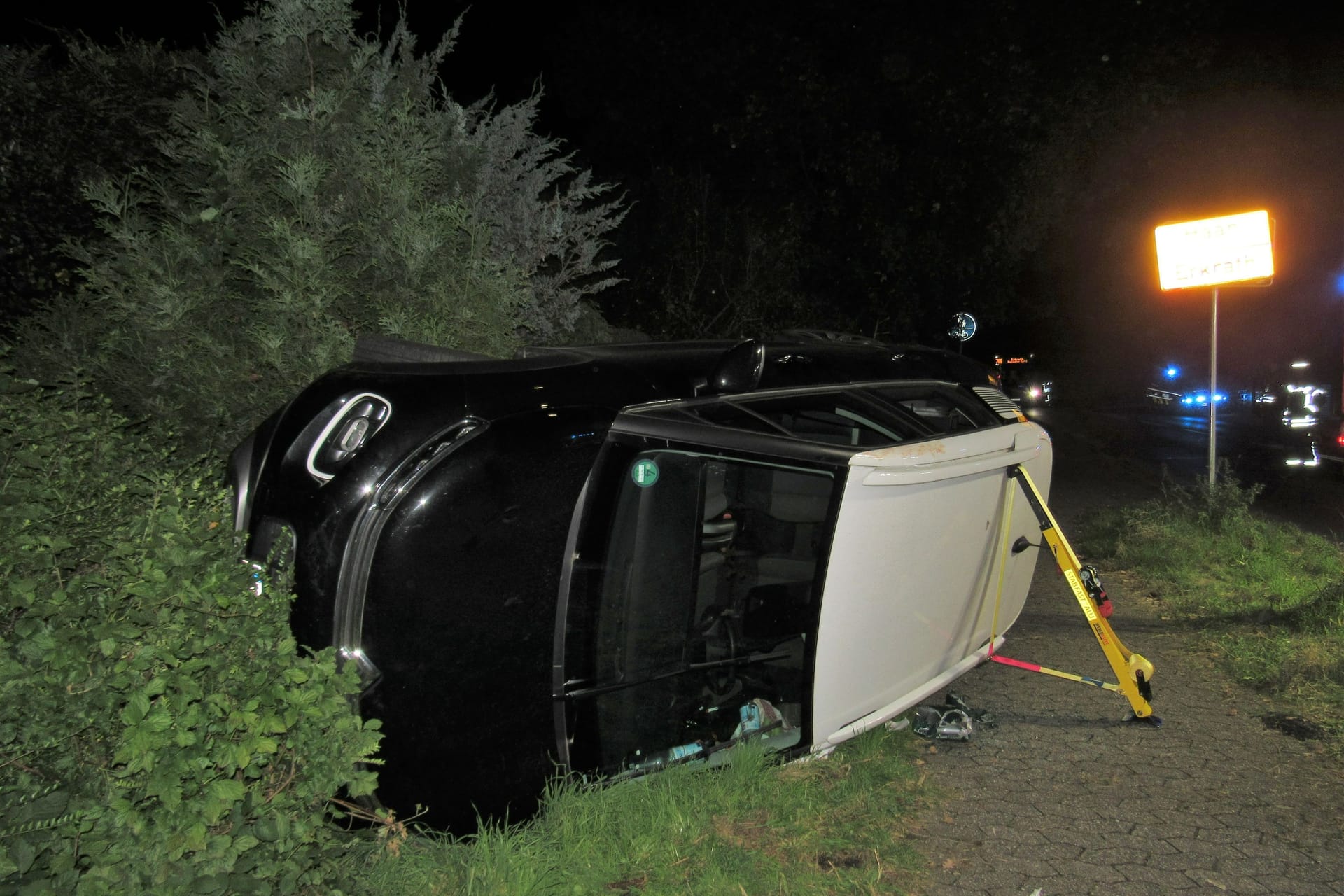 Bei einem Alleinunfall verlor ein 59-jähriger Mann die Kontrolle über sein Fahrzeug und wurde schwer verletzt.