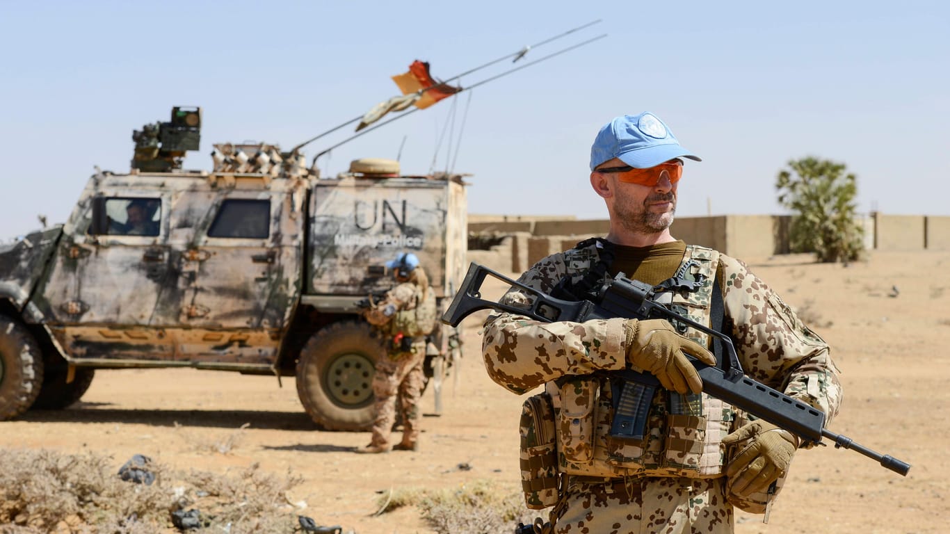 Bundeswehrsoldat auf UN-Mission (Symbolbild): Die deutschen Blauhelmsoldaten sind im Libanon unter Beschuss geraten.
