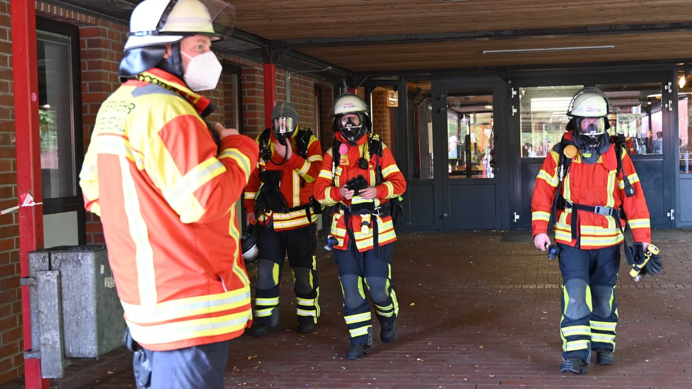 Feuerwehreinsatz der Feuerwehr in Seevetal: Ein Täter hatte in der Oberschule Pfefferspray versprüht.