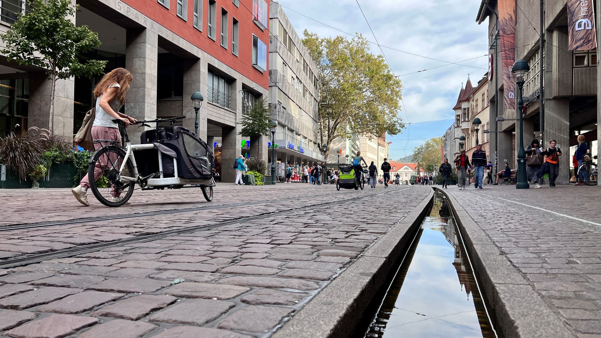 Freiburger Innenstadt: Idylle mit Lastenfahrrad.