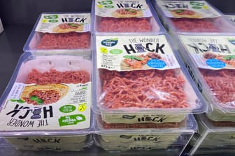 Veganes Hackfleisch von Aldi Süd: Der Discounter folgt Lidl und reduziert ebenfalls die Preise für vegane Ersatzprodukte.