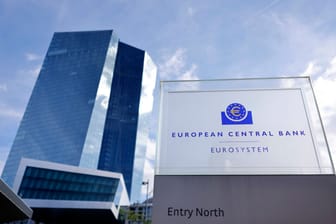 Das Gebäude der EZB (Archivbild): Der Euro ist auf einem Tiefstand.