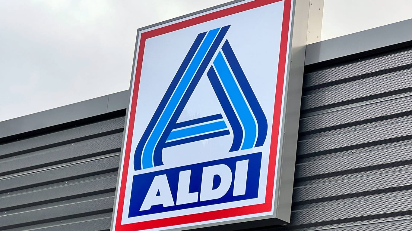 Aldi-Logo: Das Unternehmen ist selbst gegen rassistische Beiträge auf X vorgegangen.
