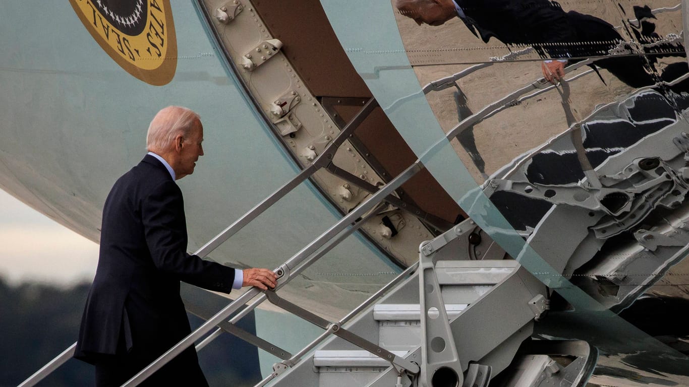 Camp Springs, Maryland, USA: US-Präsident Joe Biden besteigt die Air Force One, um in den Nahen Osten zu fliegen.