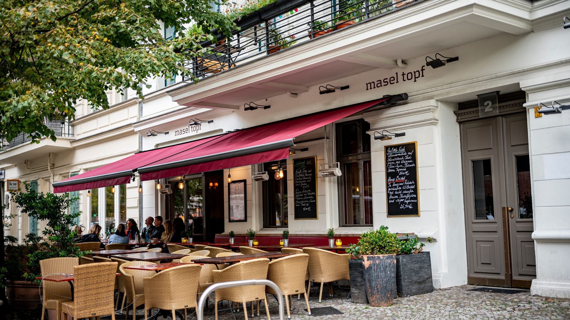 Das israelische Restaurant Masel Topf in Berlin Prenzlauer Berg (Archivbild): Die Terrorgruppe Hamas ruft weltweit zu Aktionen gegen jüdische Einrichtungen auf.