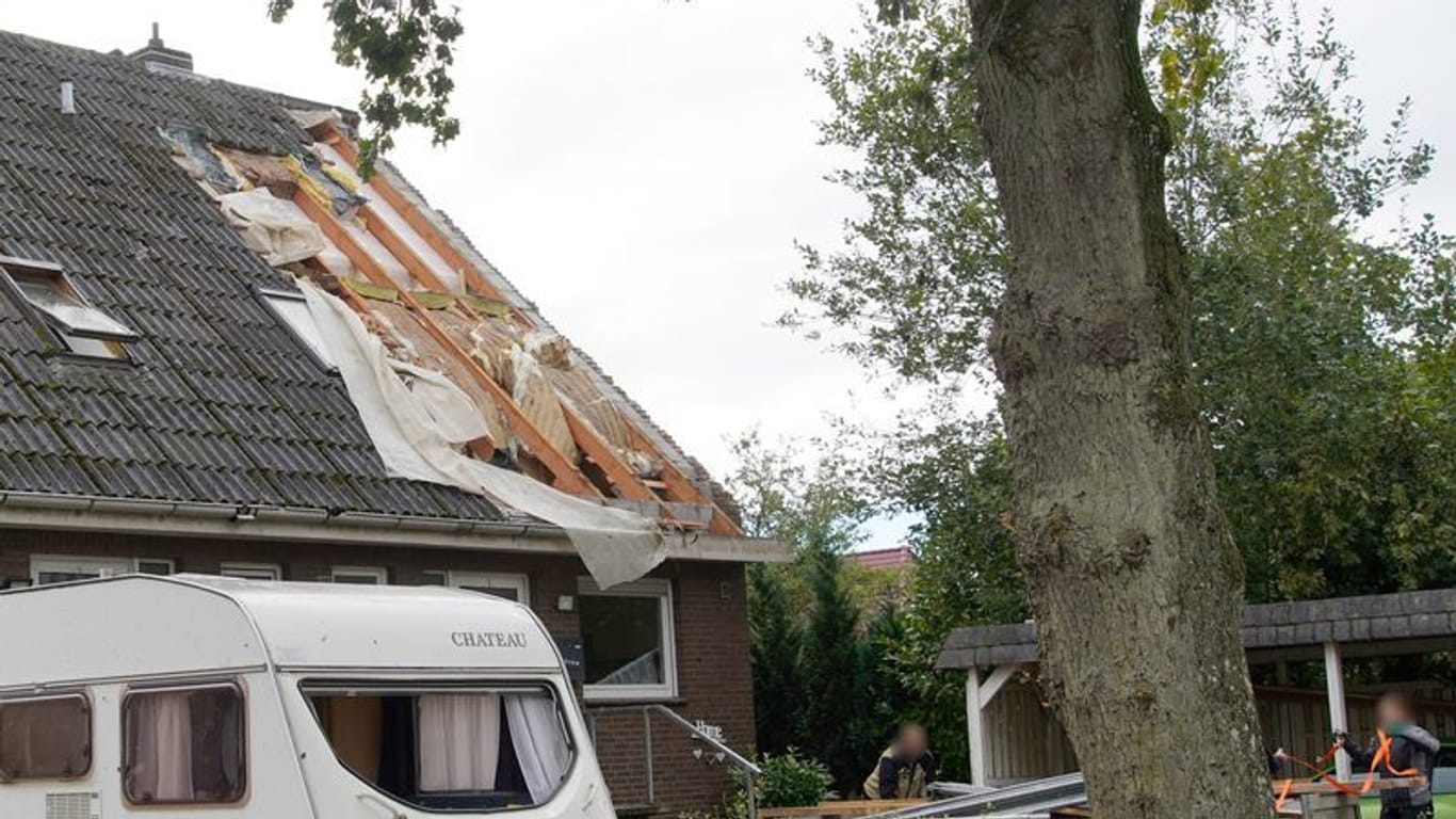 Ein Tornado hat in einem Dorf bei Lübeck Dächer abgedeckt.