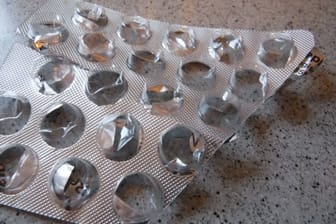 Ein leeres Tablettenblister: Das einzige für Kinder und Jugendliche zugelassene Antidepressivum ist aufgrund eines Lieferengpasses nicht verfügbar.