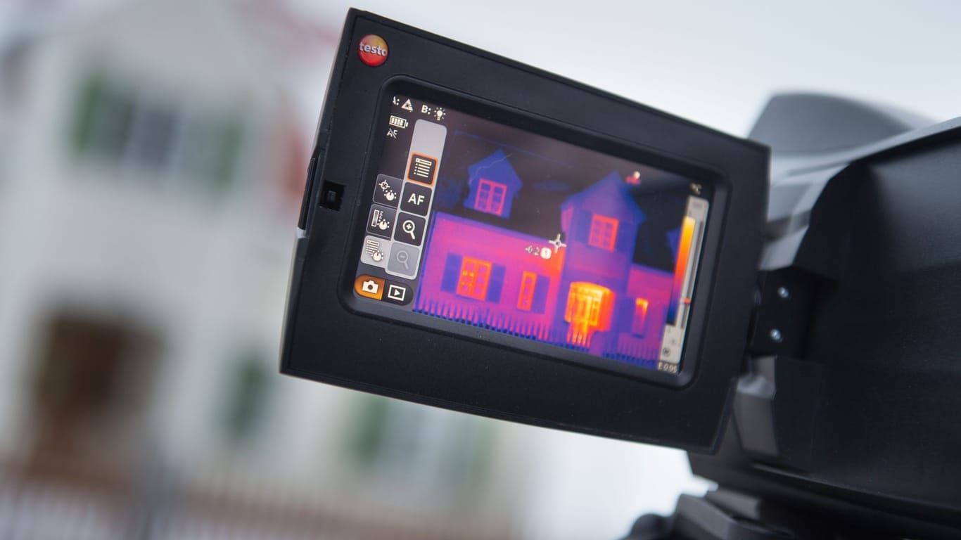 Kamera zeigt energetischen Zustand eines Hauses an