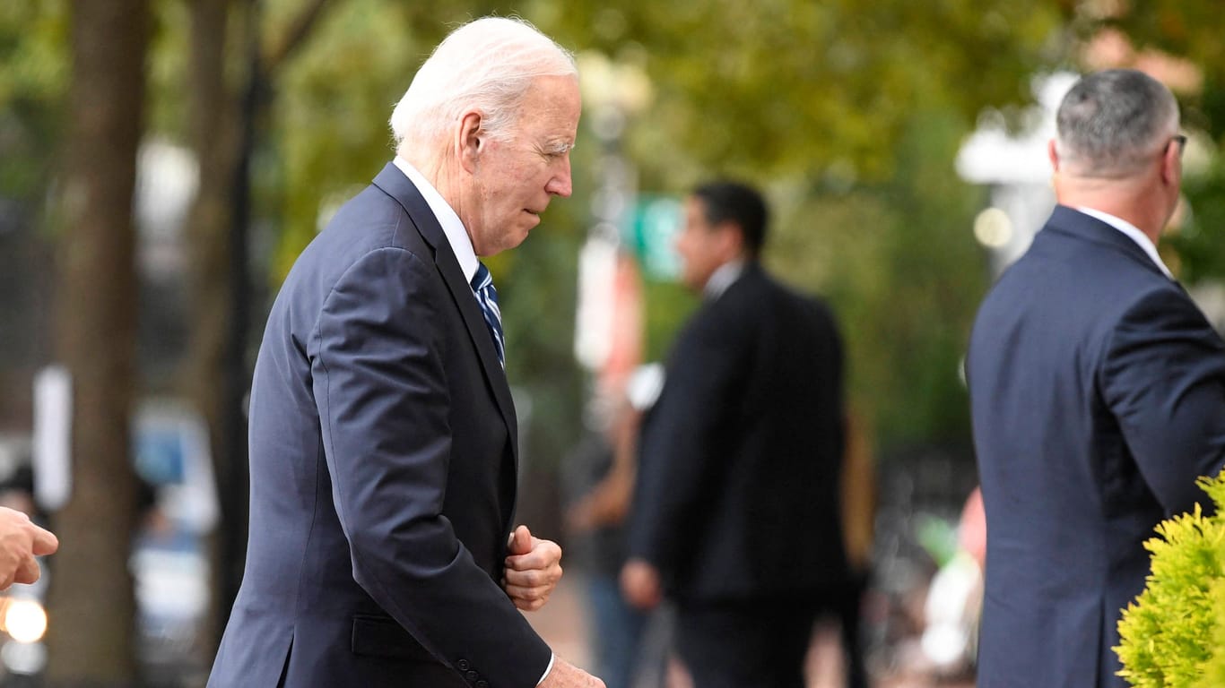 In der Krise in die Kirche: Während der US-Kongress um das Schicksal der Ukraine dealte, besuchte Joe Biden einen Gottesdienst.