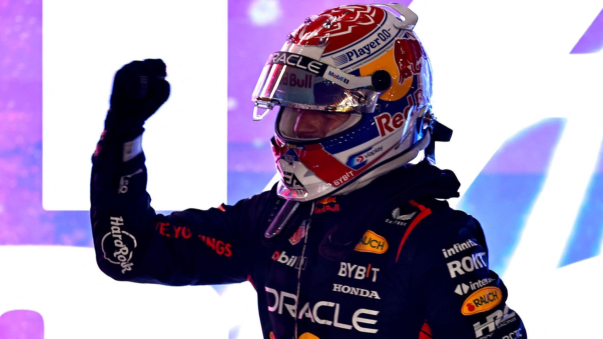 Triumphator: Max Verstappen feiert seinen dritten WM-Titel in Folge.