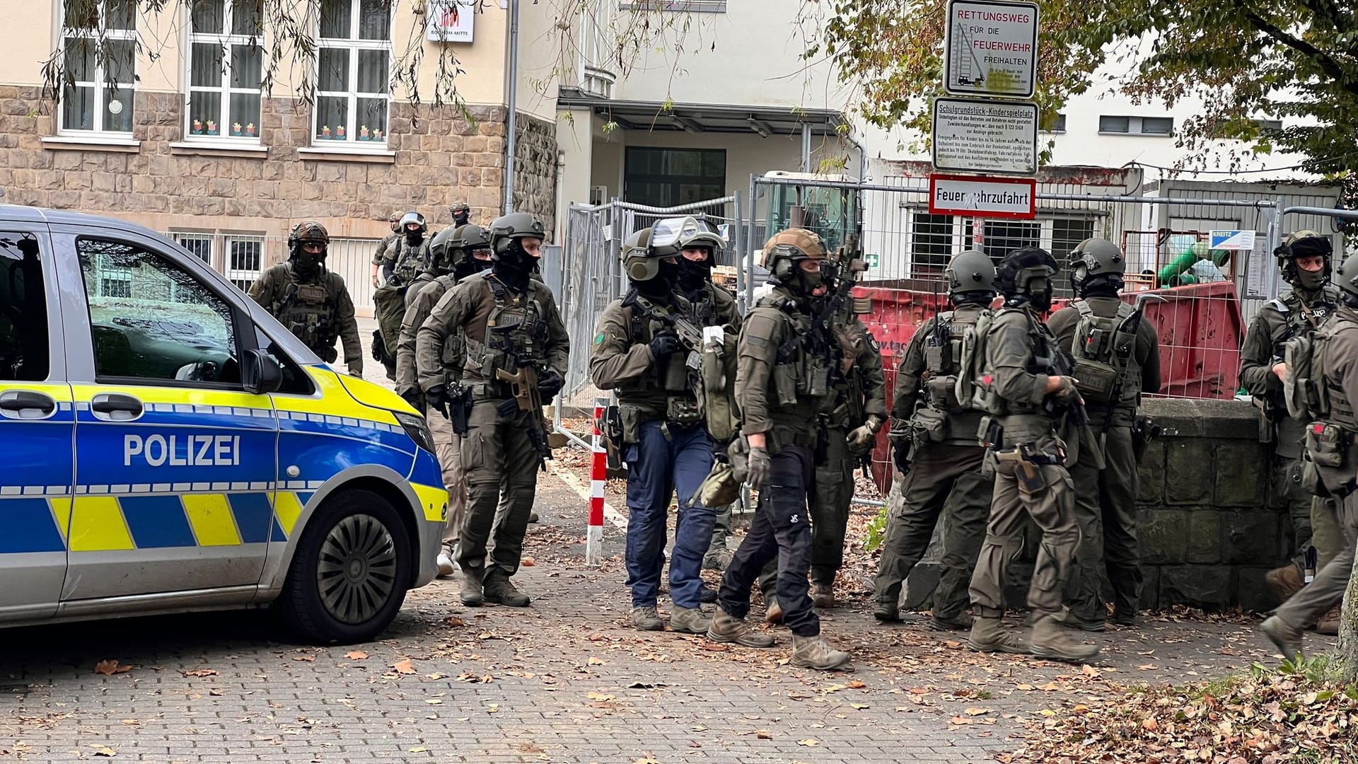 Bochumer Schule nach Amokalarm geräumt Bochumer Schule nach Amokalarm geräumt