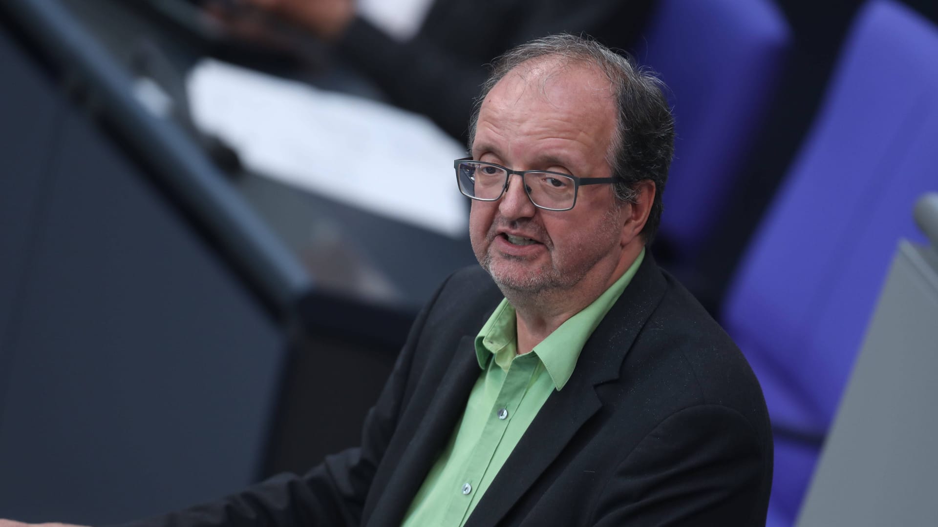 Thomas Lutze (Linke) hält eine Rede im Bundestag (Archivbild).