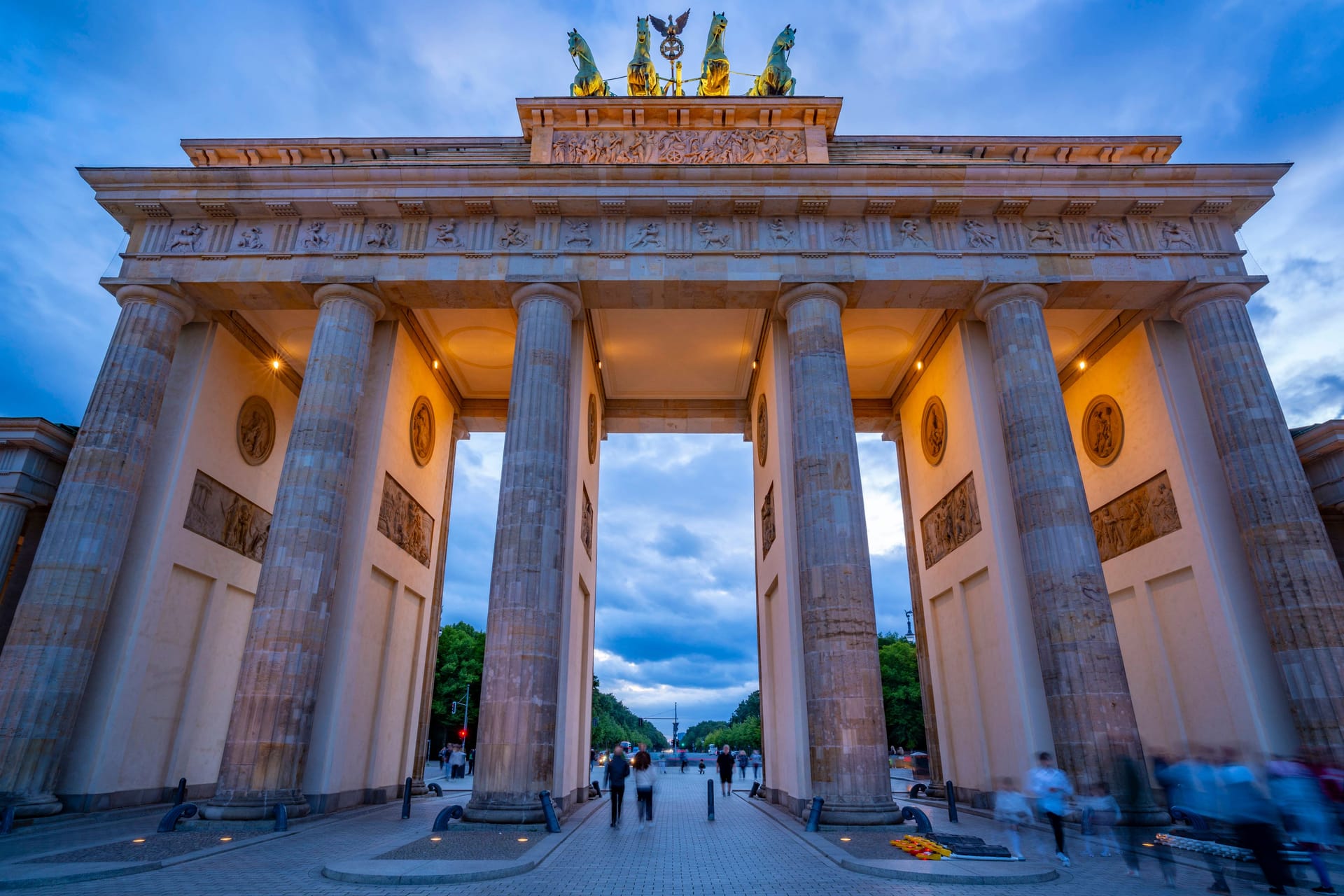 Das Brandenburger Tor: Hier soll am Mittag eine Demonstration wegen der Angriffe der Hamas gegen Israel stattfinden.