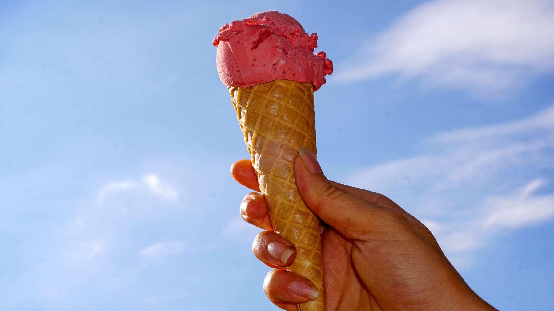 Nel fine settimana la gelateria fa pagare dieci centesimi per una pallina di gelato