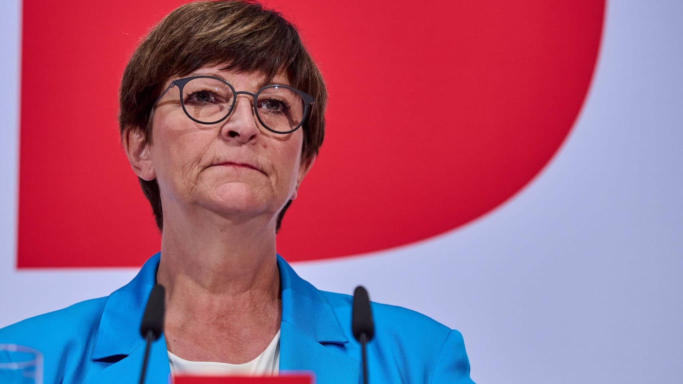 SPD-Parteivorsitzende Saskia Esken bei einer Pressekonferenz der SPD im Berliner Willy-Brandt-Haus: Die Parteichefin hat ein Treffen mit Bernie Sanders abgesagt.