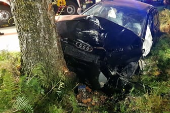 Der zerstörte Audi: An dem Fahrzeug entstand Totalschaden.