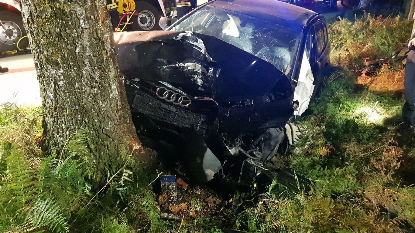 Der zerstörte Audi: An dem Fahrzeug entstand Totalschaden.