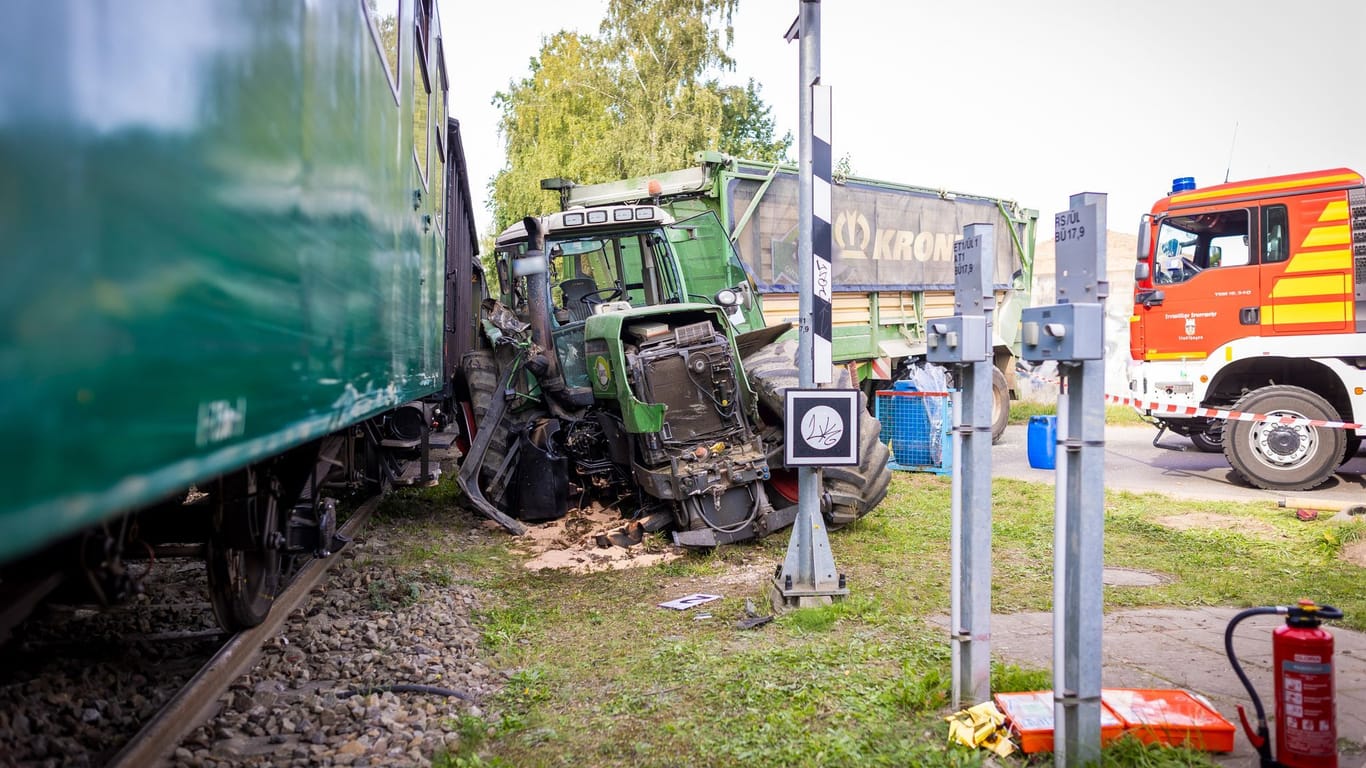 Stadthagen: Ein Traktor kollidierte mit einer Museumseisenbahn.