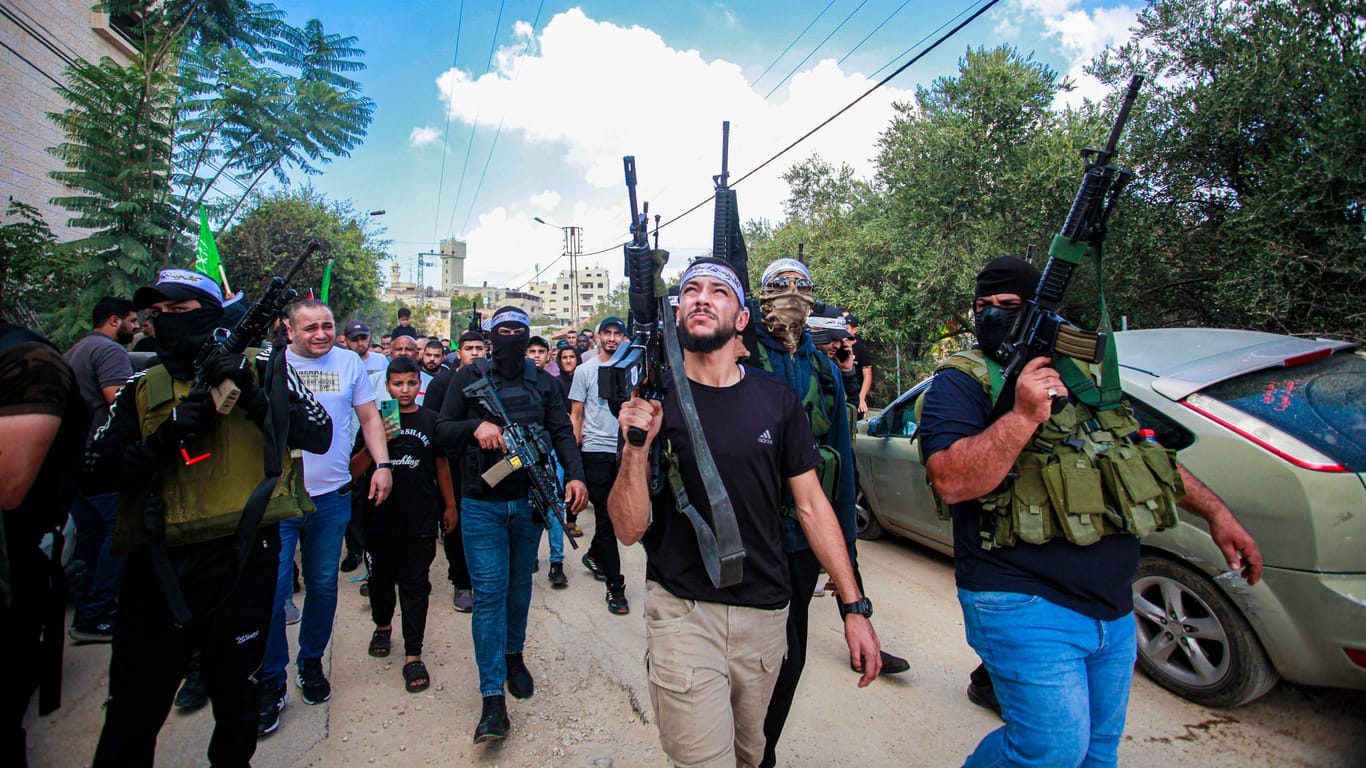 Anhänger der radikal-islamischen Hamas im Gaza-Streifen: Israel droht ein Mehrfrontenkrieg.