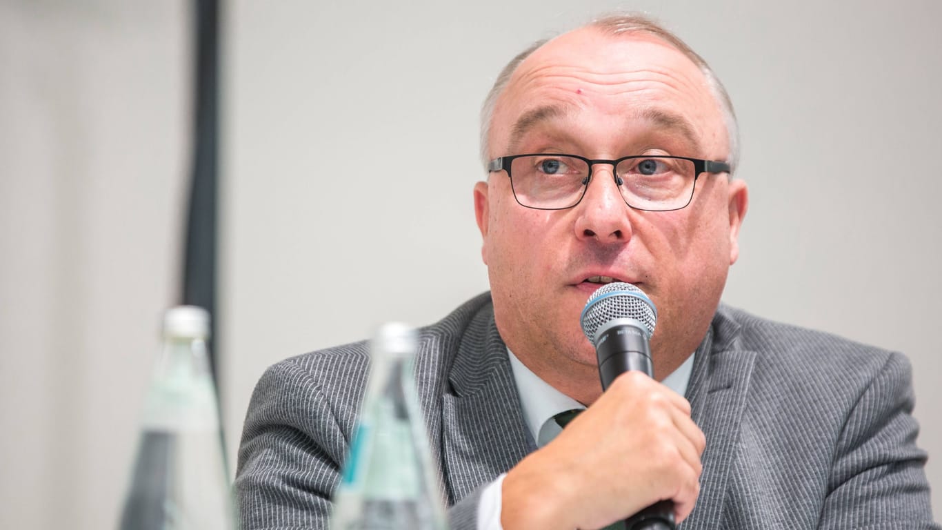 Jens Maier (Archivbild): Der ehemalige AfD-Bundestagsabgeordnete darf nicht mehr als Richter arbeiten.